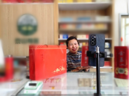 万盈配资 泰山脚下数字潮：泰安烟草以“小店革命”激活乡村振兴春水