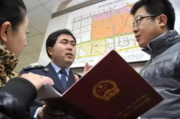 爱优配 房产税真的来了？专家建议60平以下免征，网友却吐槽根本不够！